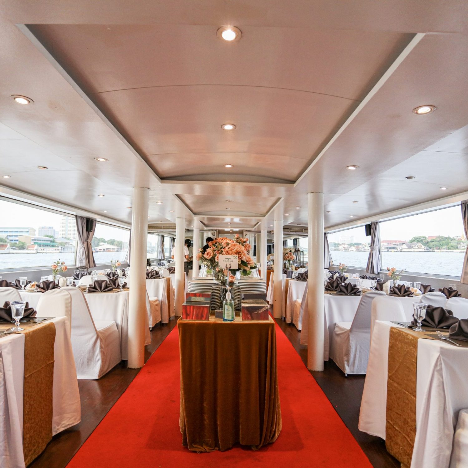 Main Saloon2
